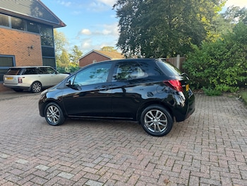 Used Toyota Yaris 2015 for sale - 75973526: Photo
