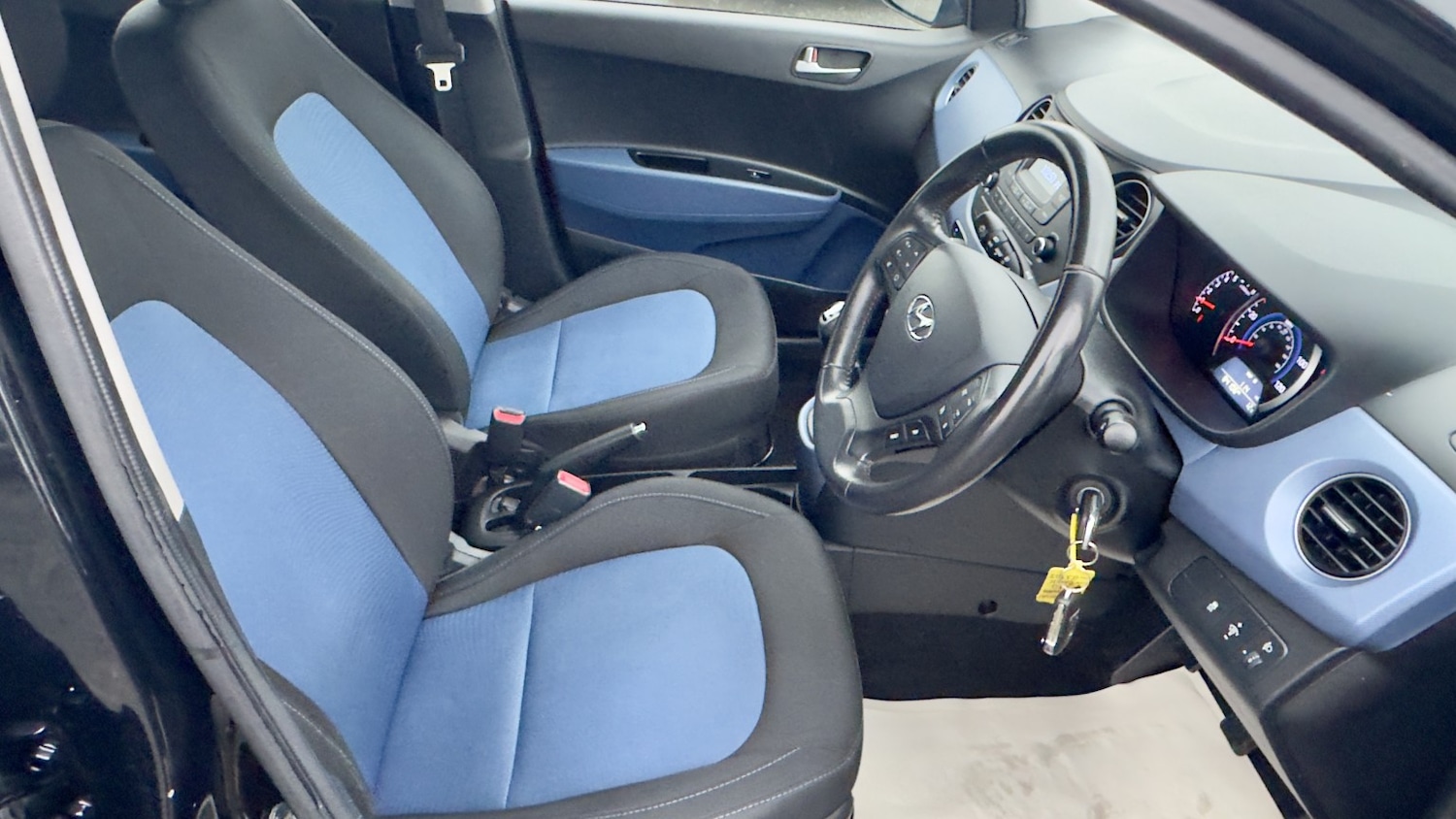 Used Hyundai i10 2015 for sale - 76488693: Photo 24