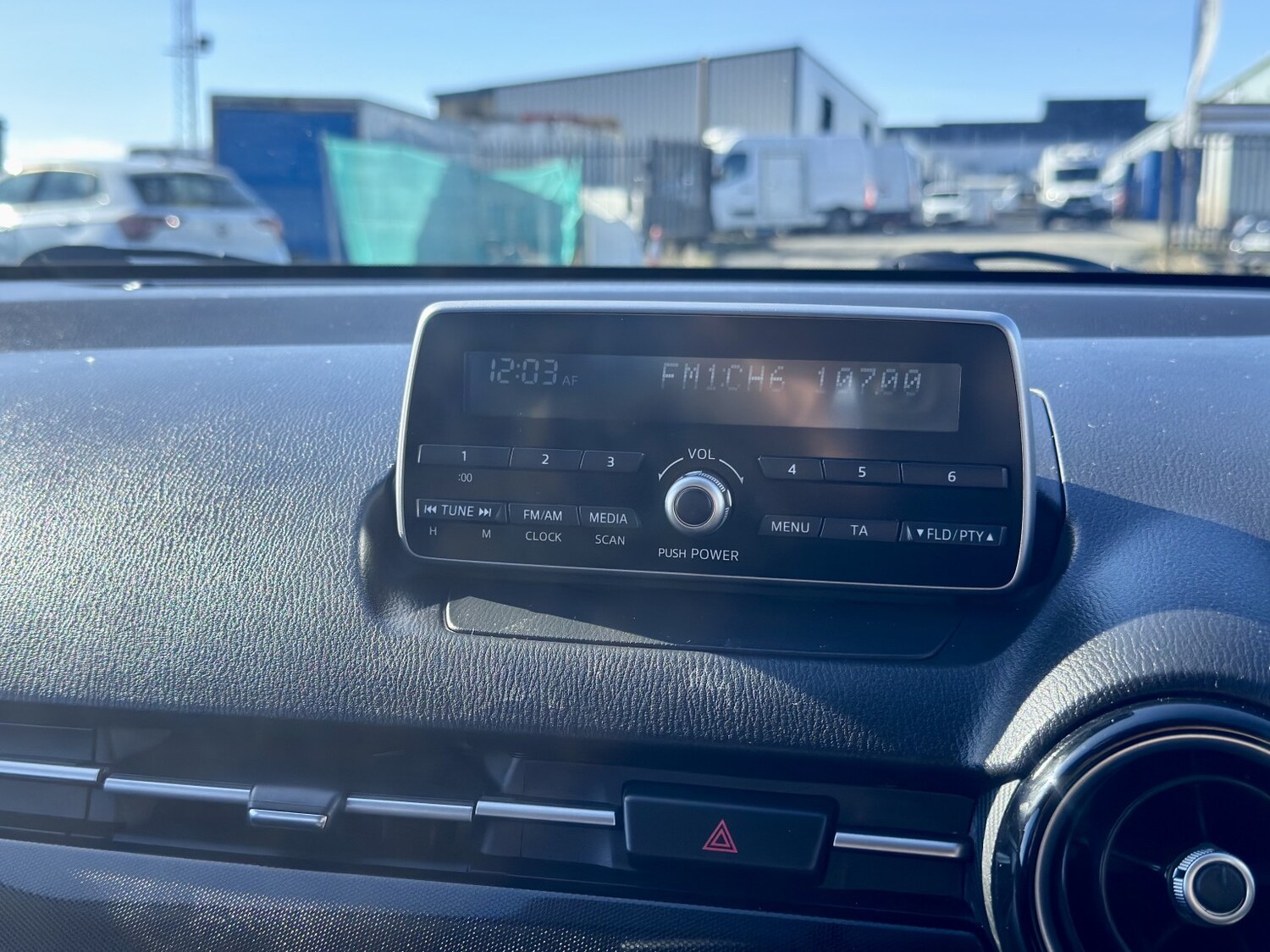 Used Mazda Mazda2 2015 for sale - 77792871: Photo 24