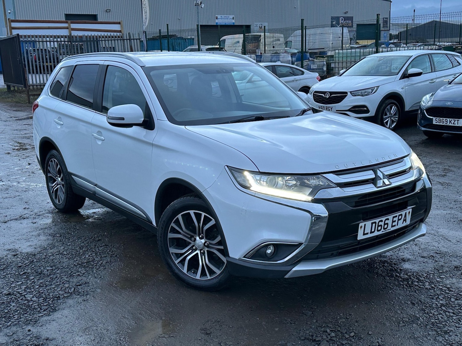 Used Mitsubishi Outlander 2016 for sale - 77398381: Photo 1