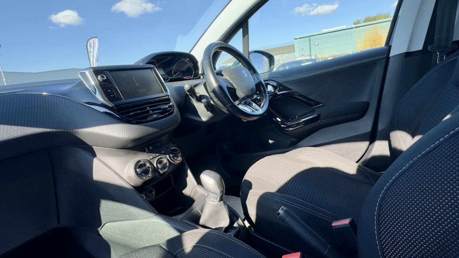 Used Peugeot 208 2016 for sale - 76070330: Photo 13