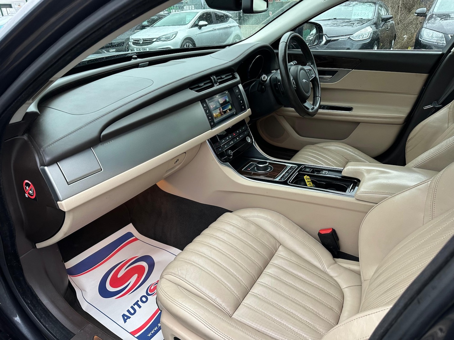 Used Jaguar XF 2016 for sale - 77465772: Photo 12