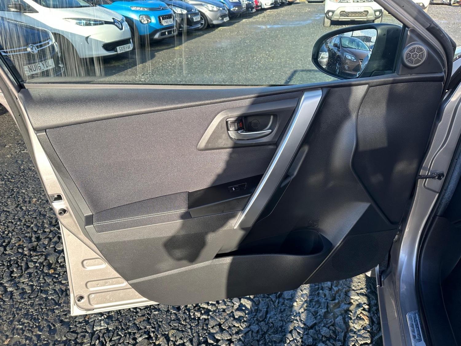 Used Toyota Auris 2014 for sale - 77891619: Photo 20