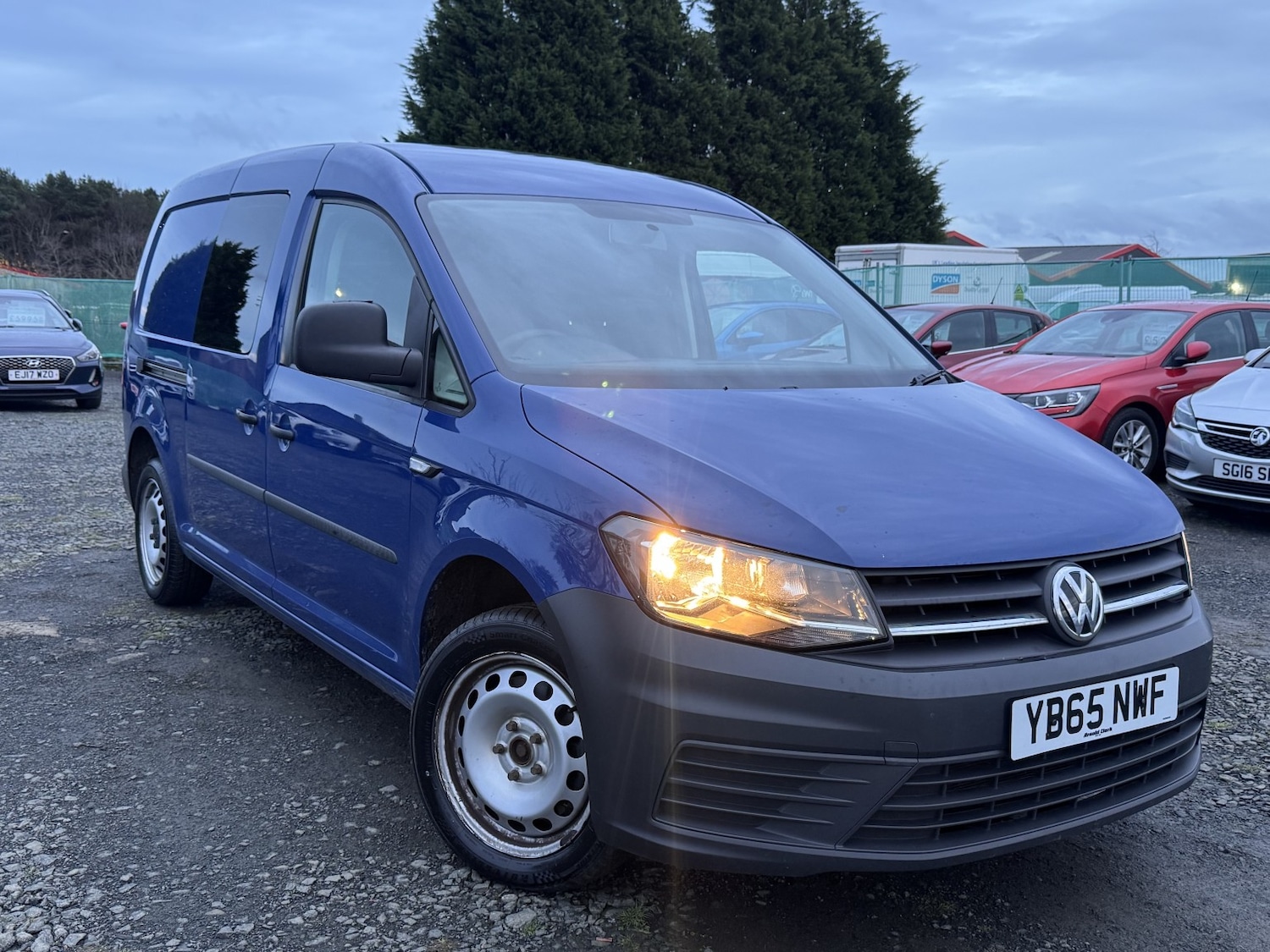Used Volkswagen Caddy Maxi 2015 for sale - 76837040: Photo 1