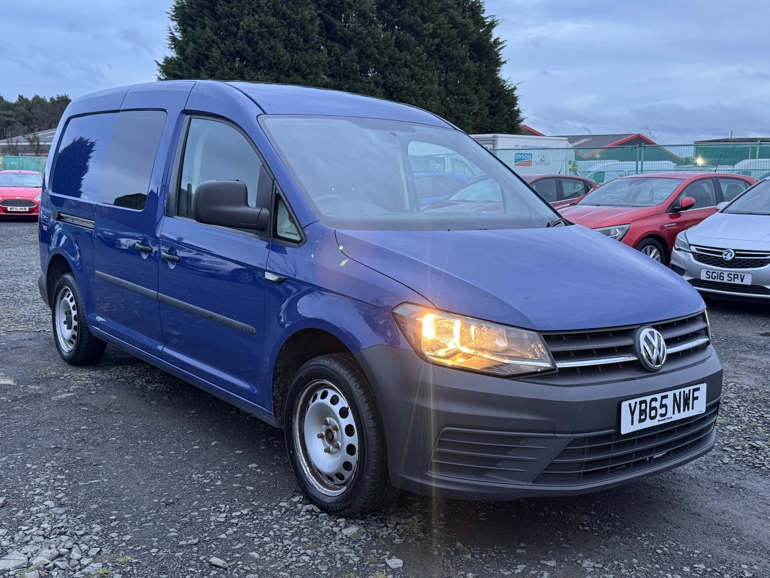 Used Volkswagen Caddy Maxi 2015 for sale - 76837040: Photo 6