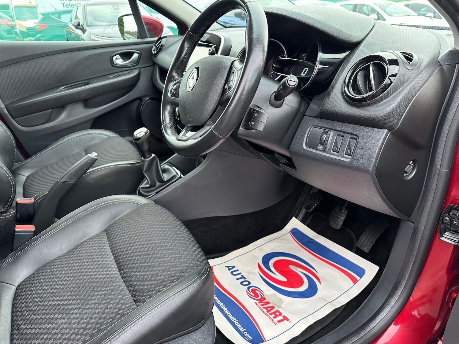 Used Renault Clio 2017 for sale - 76762163: Photo 18