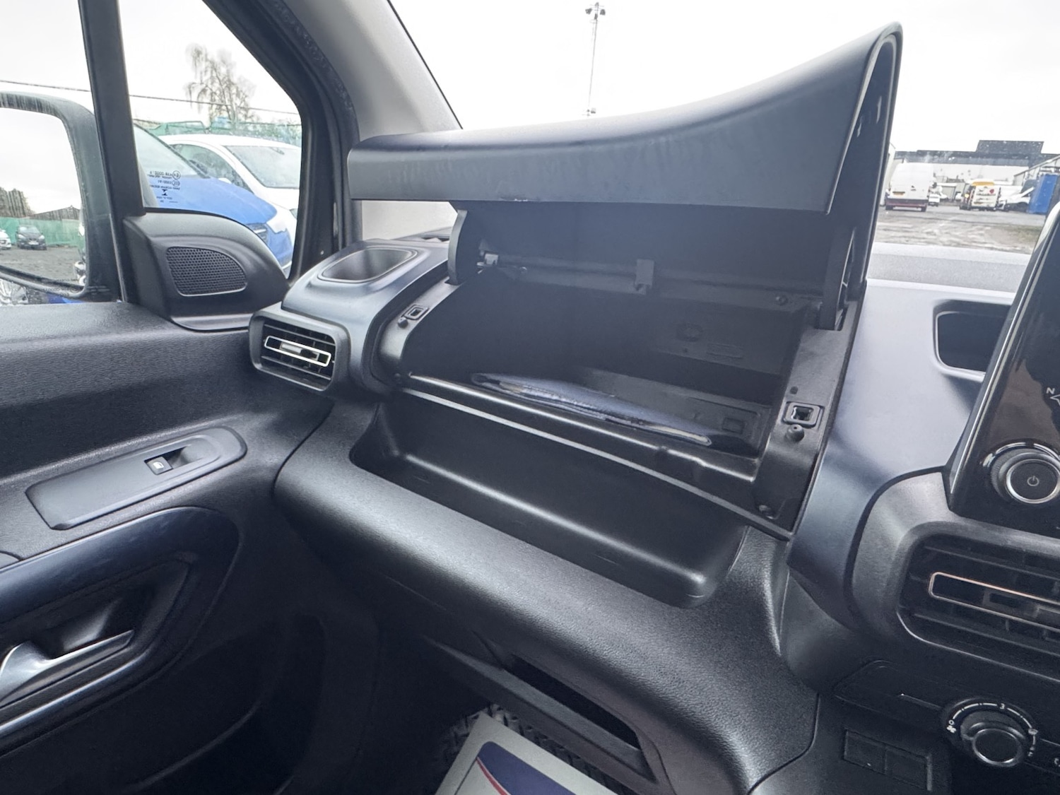 Used Peugeot Rifter 2020 for sale - 76951113: Photo 29