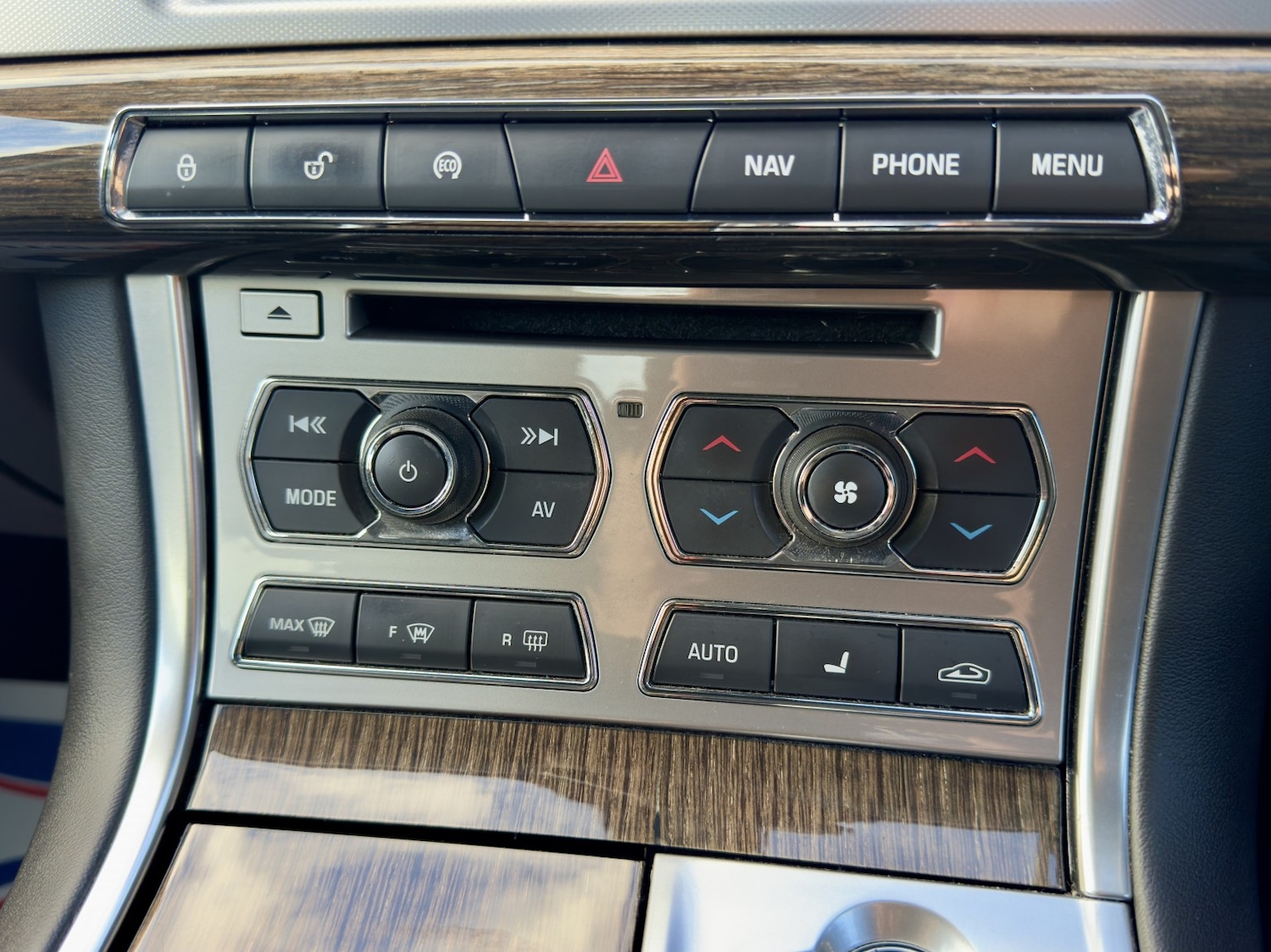 Used Jaguar XF 2015 for sale - 77001548: Photo 24