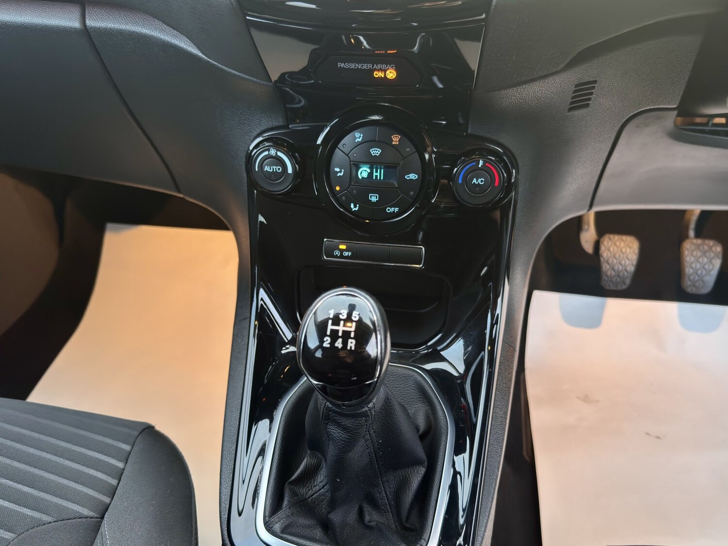 Used Ford Fiesta 2014 for sale - 77701085: Photo 18