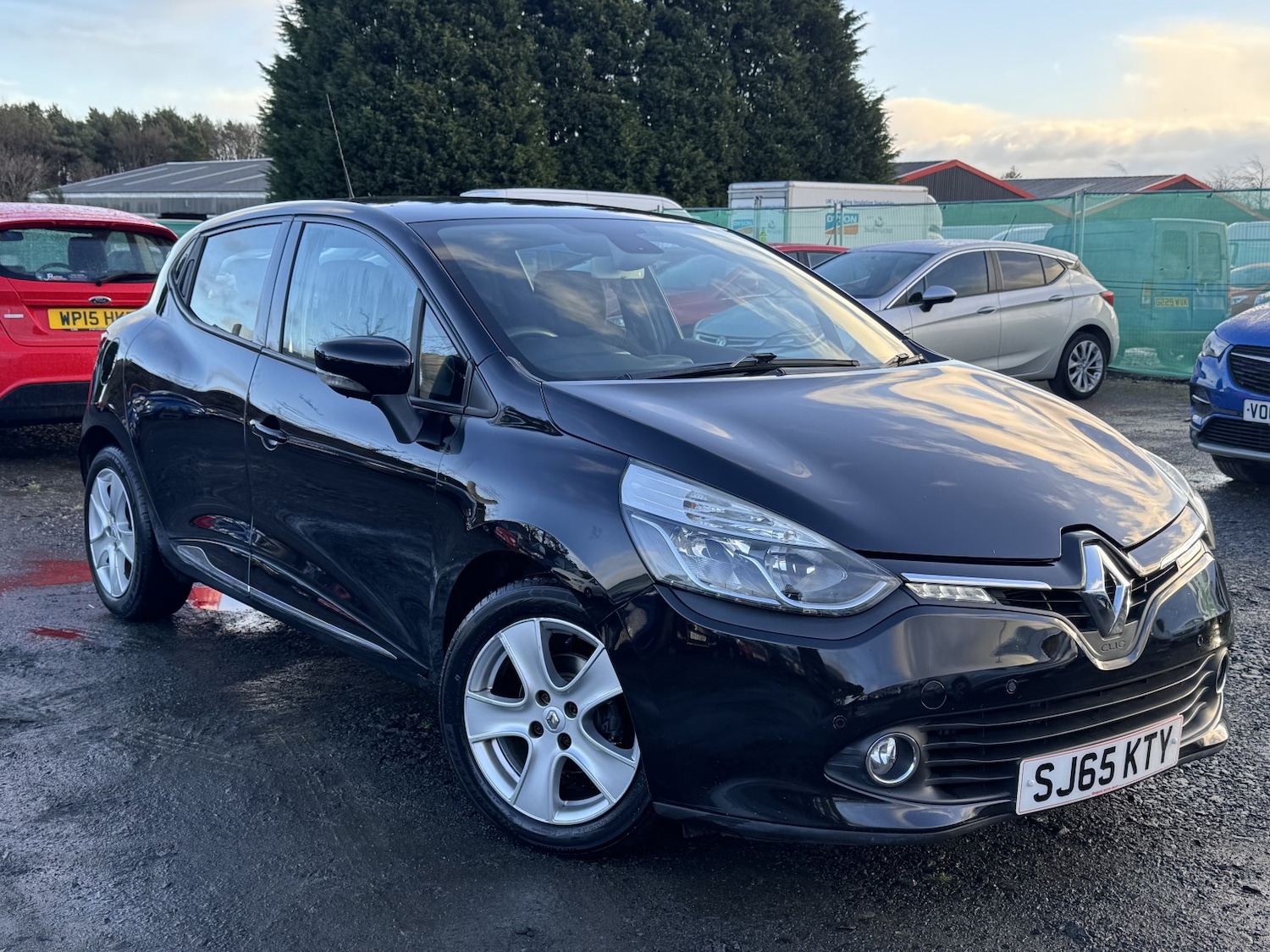 Used Renault Clio 2015 for sale - 76863870: Photo 1