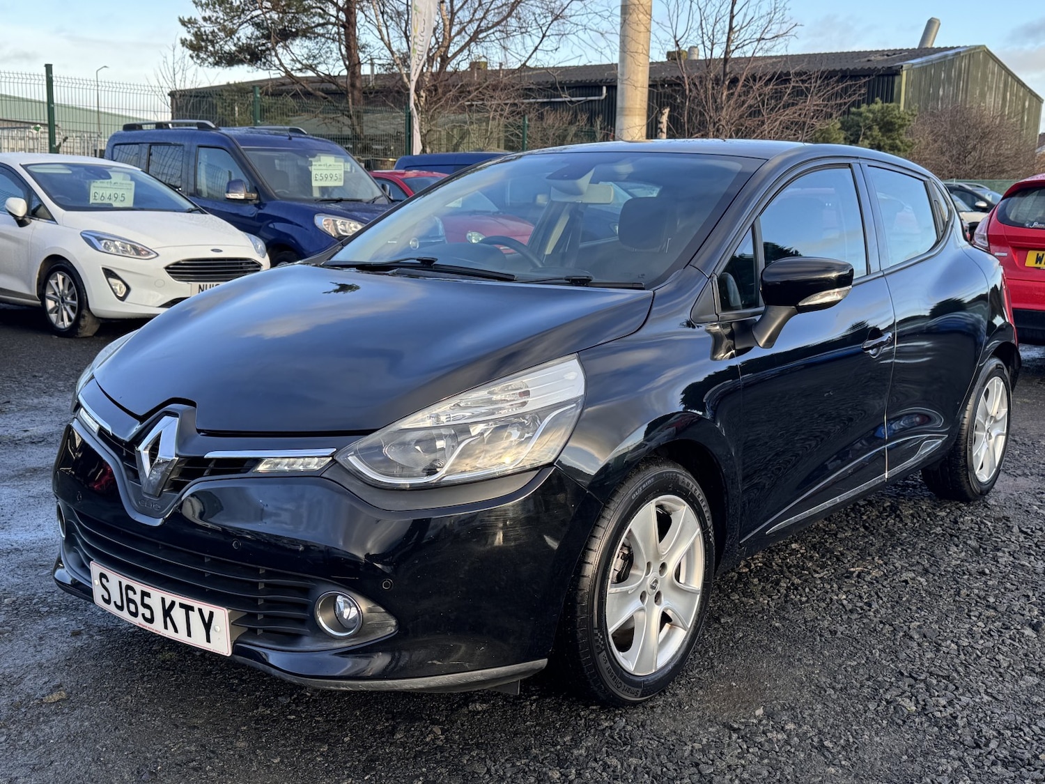 Used Renault Clio 2015 for sale - 76863870: Photo 4
