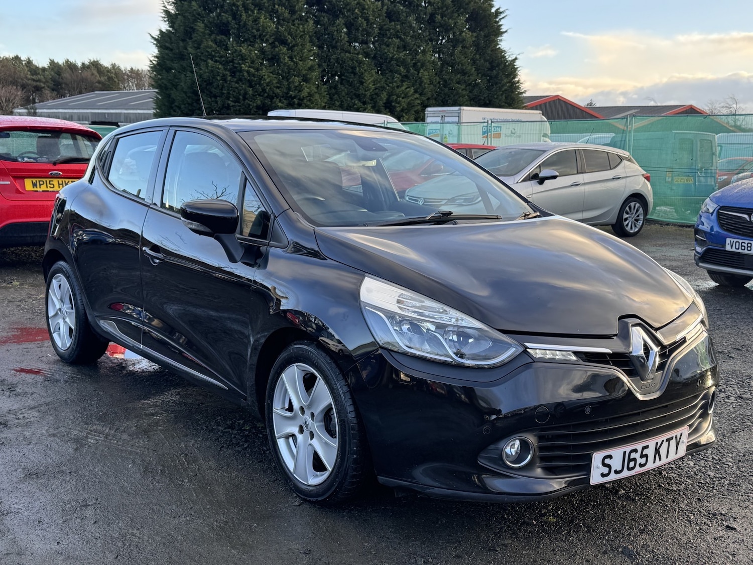 Used Renault Clio 2015 for sale - 76863870: Photo 6