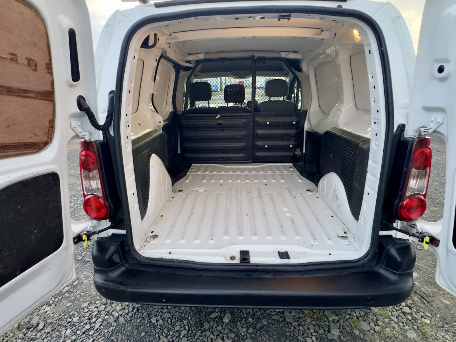 Used Peugeot Partner 2014 for sale - 76637459: Photo 20