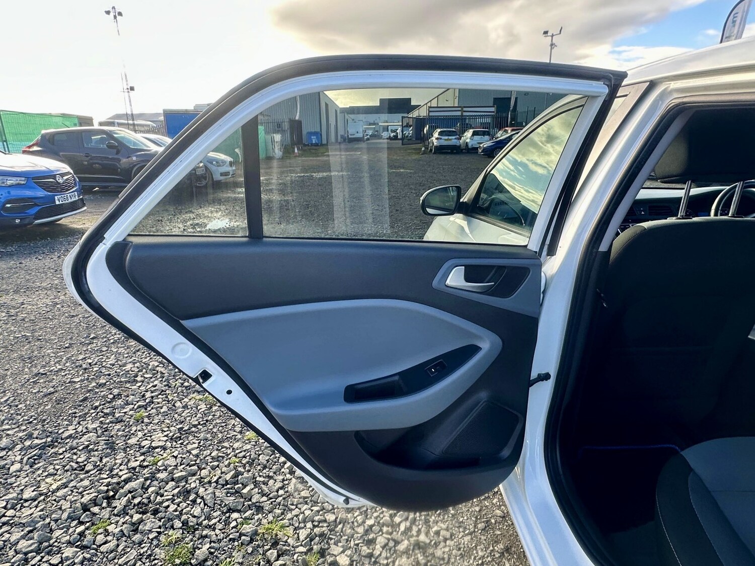 Used Hyundai i20 2015 for sale - 76358184: Photo 24