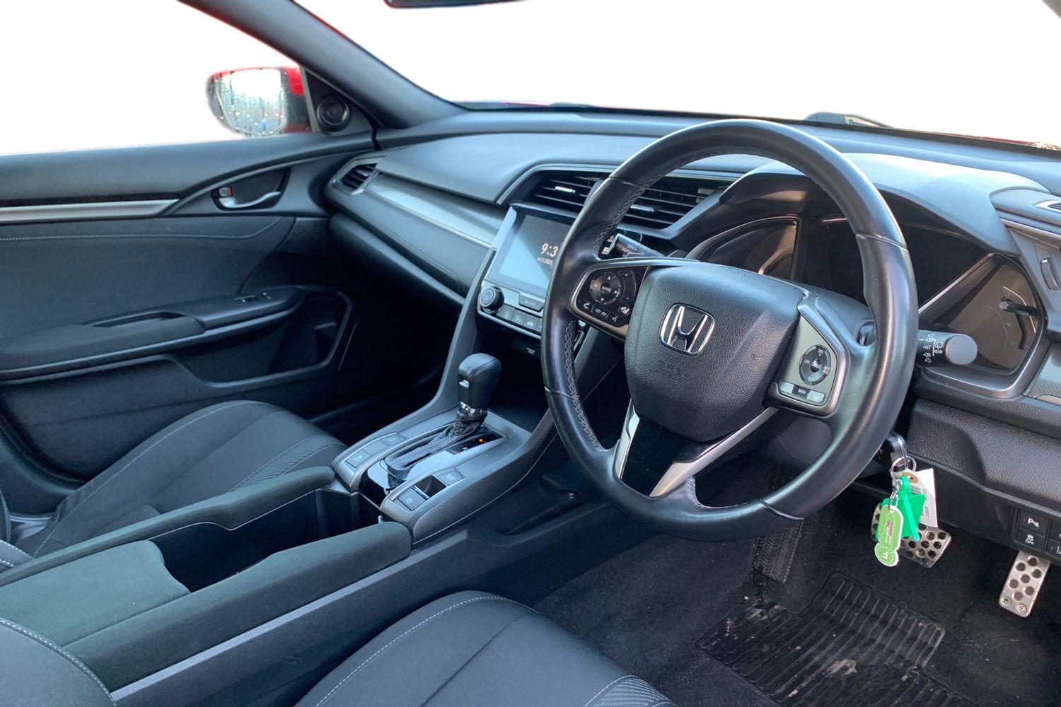 Used Honda Civic 2017 for sale - 76641793: Photo 3