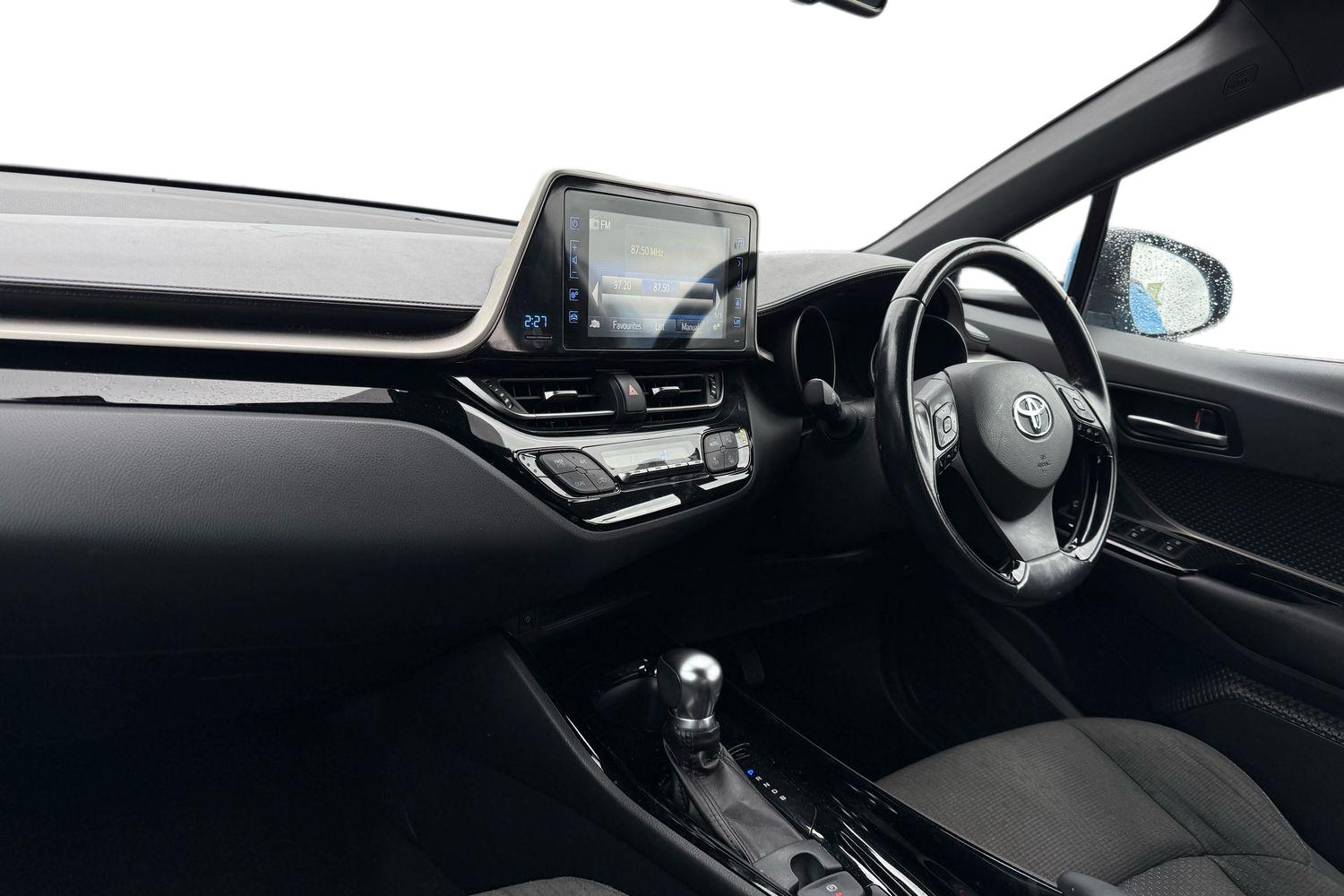 Used Toyota C-HR 2018 for sale - 77241441: Photo 4