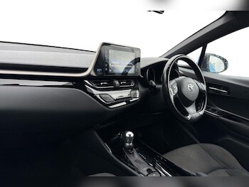 Used Toyota C-HR 2018 for sale - 77241441: Photo