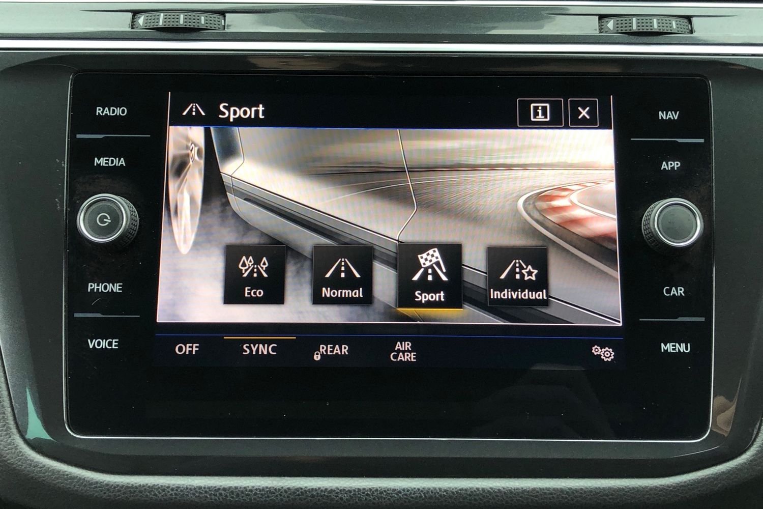 Used Volkswagen Tiguan 2018 for sale - 77872725: Photo 11