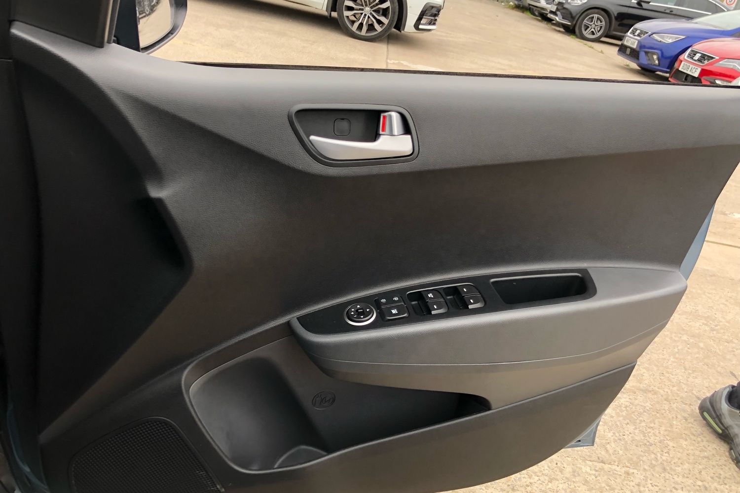 Used Hyundai i10 2018 for sale - 75863185: Photo 12