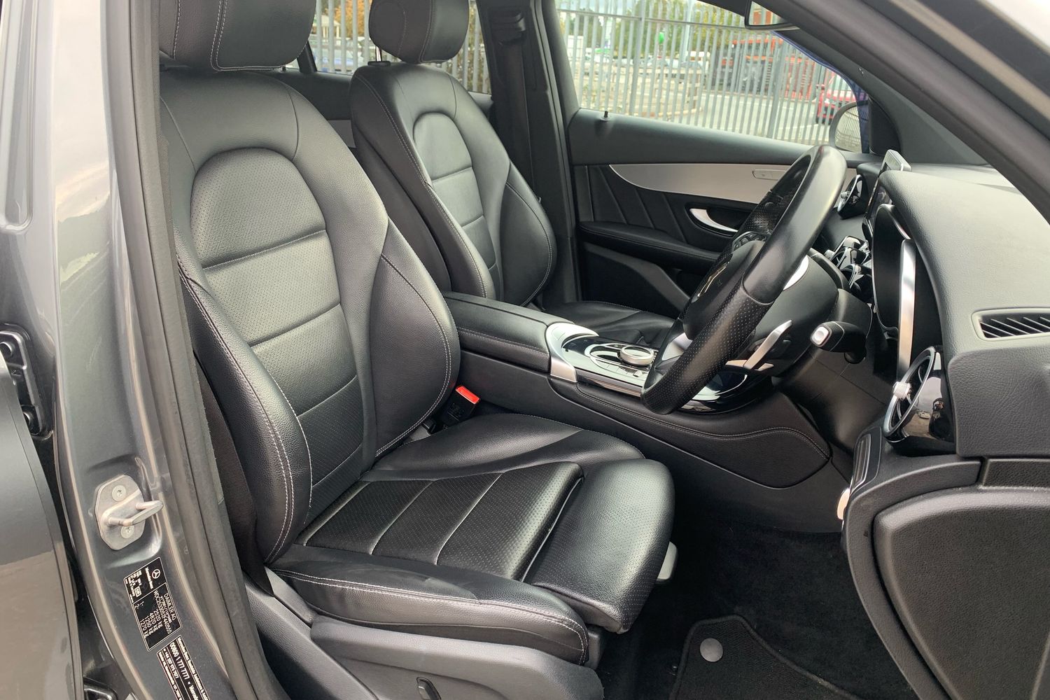 Used Mercedes-Benz GLC 2018 for sale - 75913001: Photo 14