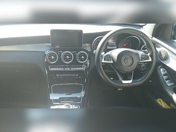 Used Mercedes-Benz GLC 2018 for sale - 75913001: Photo