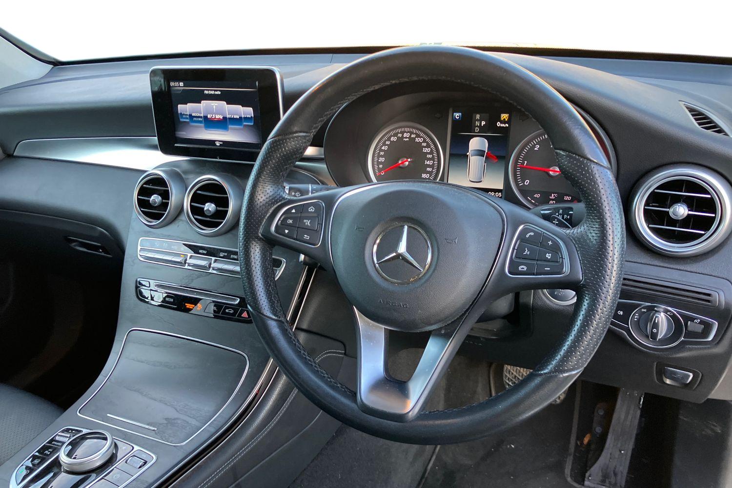 Used Mercedes-Benz GLC 2018 for sale - 76739503: Photo 3