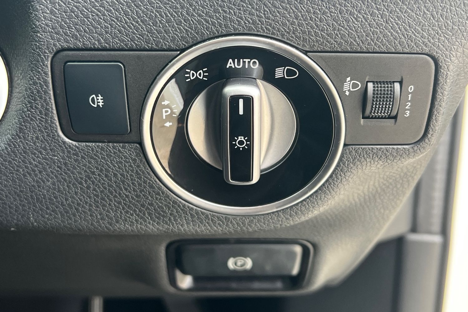 Used Mercedes-Benz A-Class 2017 for sale - 78070065: Photo 16