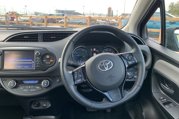 Used Toyota Yaris 2018 for sale - 75804383: Photo 4