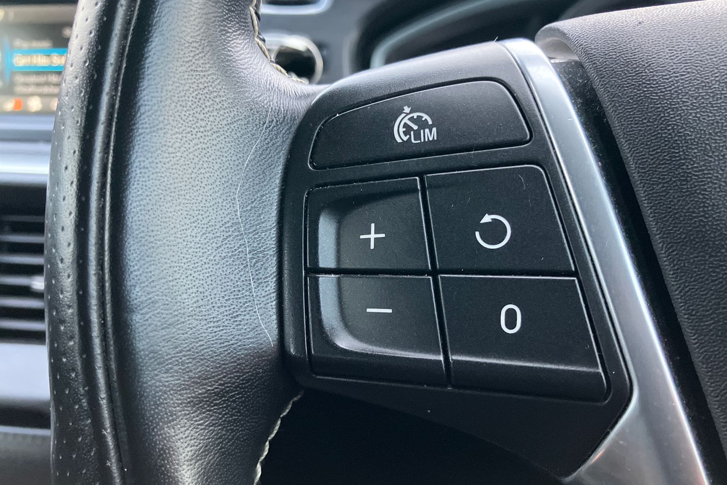 Used Volvo V40 2019 for sale - 77546576: Photo 11