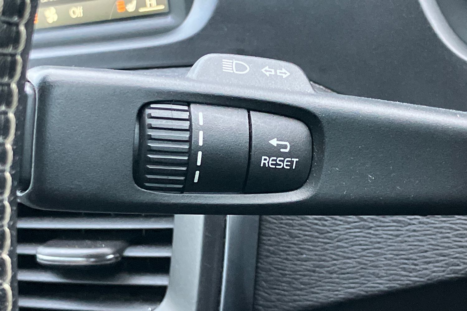 Used Volvo V40 2019 for sale - 77546576: Photo 13