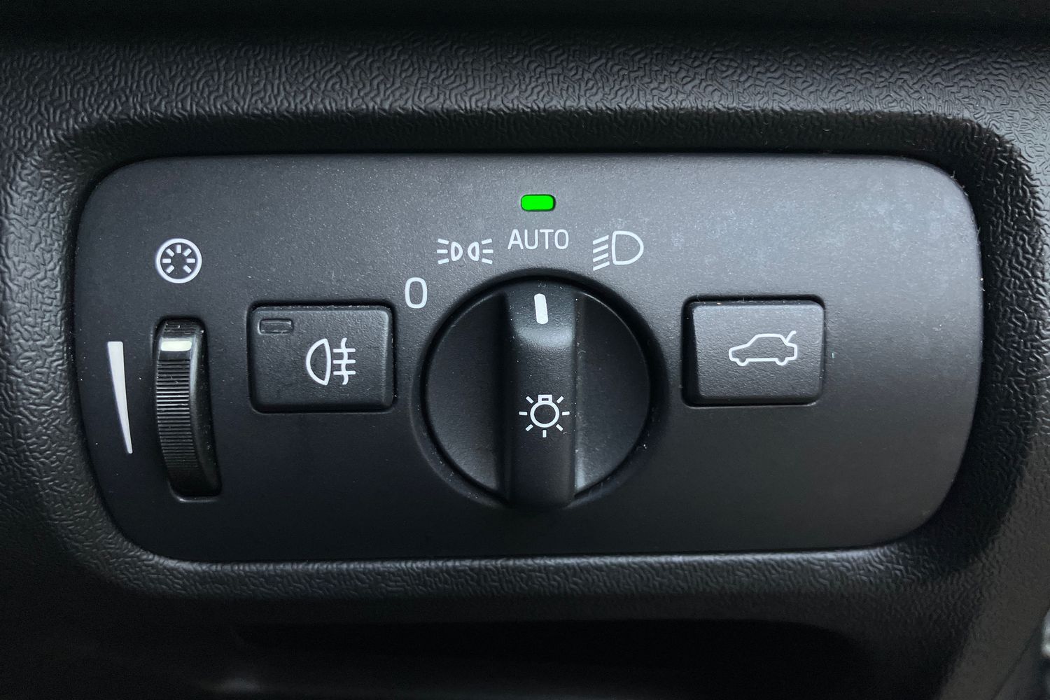 Used Volvo V40 2019 for sale - 77546576: Photo 16