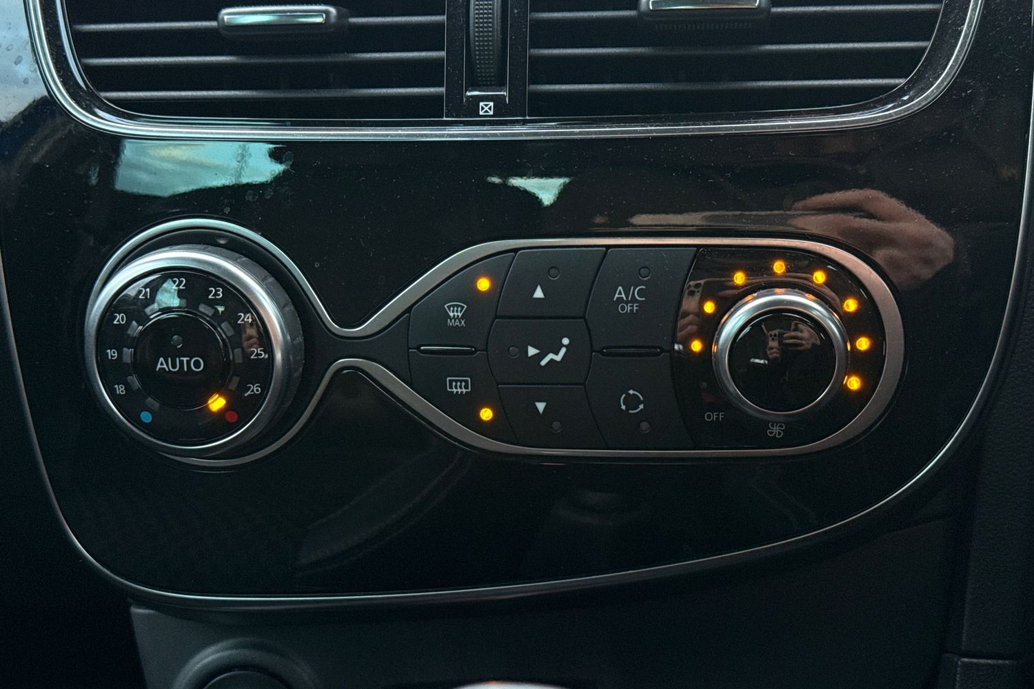 Used Renault Clio 2018 for sale - 77553459: Photo 10