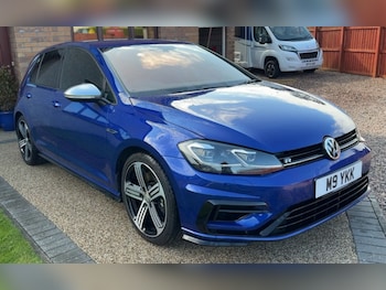 Volkswagen - Golf