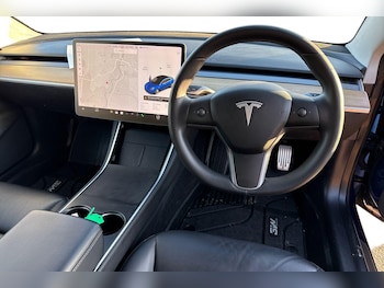 Used Tesla Model 3 2020 for sale - 76929310: Photo