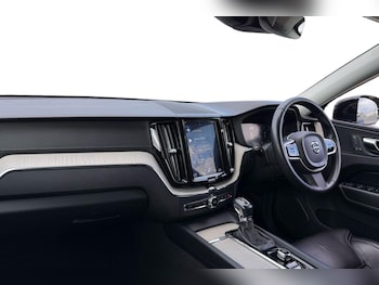 Used Volvo XC60 2018 for sale - 75445587: Photo