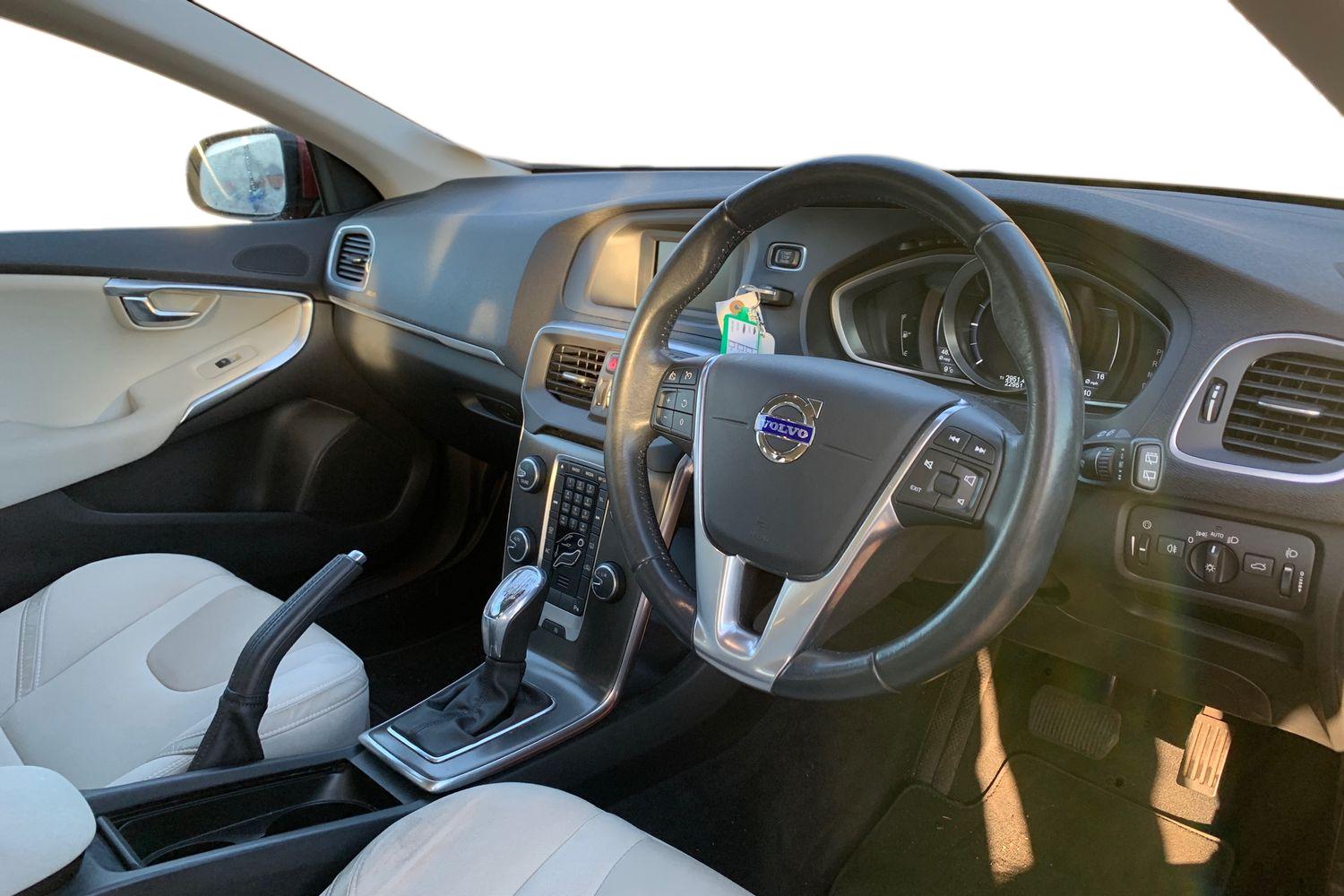 Used Volvo V40 2013 for sale - 77313120: Photo 3