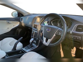 Used Volvo V40 2013 for sale - 77313120: Photo