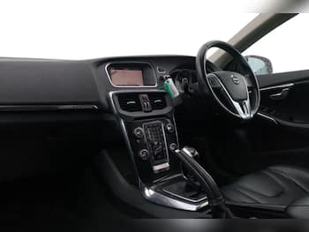 Used Volvo V40 2017 for sale - 79733792: Photo
