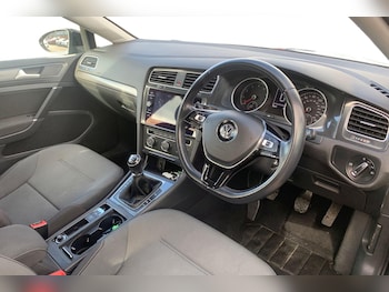 Used Volkswagen Golf 2018 for sale - 76481056: Photo