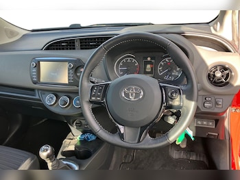 Used Toyota Yaris 2019 for sale - 76411663: Photo