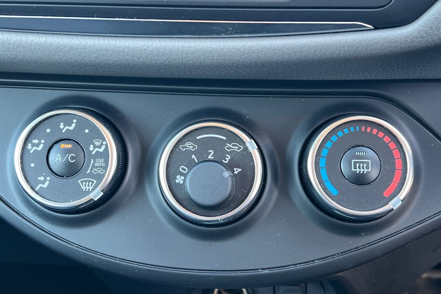 Used Toyota Yaris 2016 for sale - 77233380: Photo 12