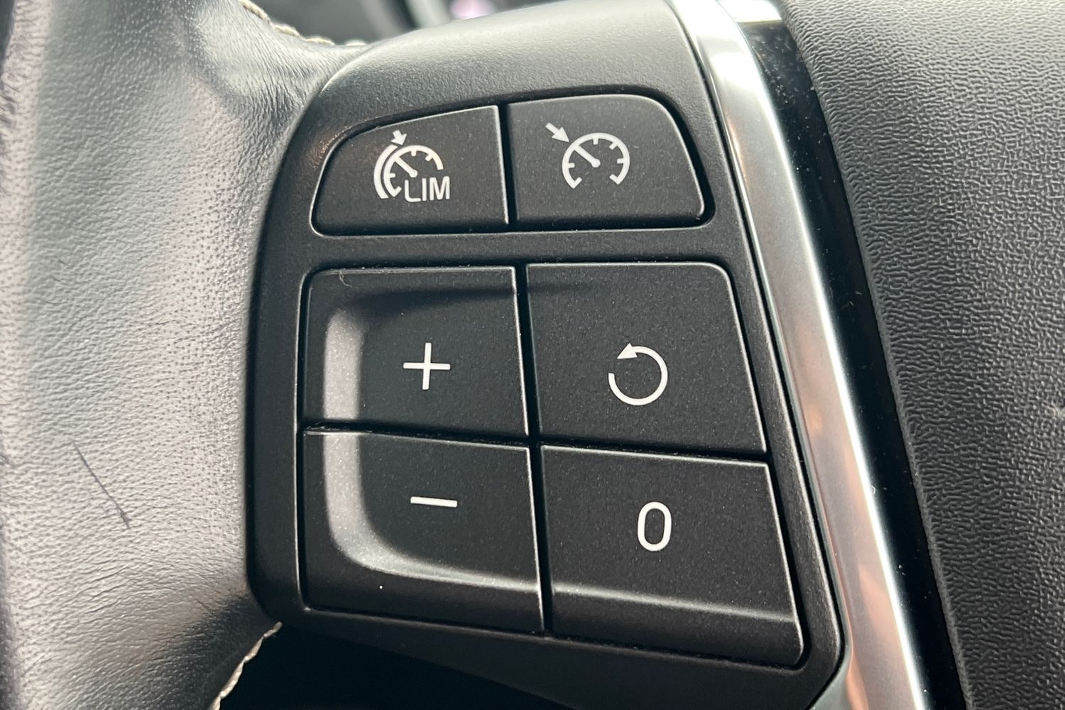 Used Volvo V40 2017 for sale - 78121054: Photo 12