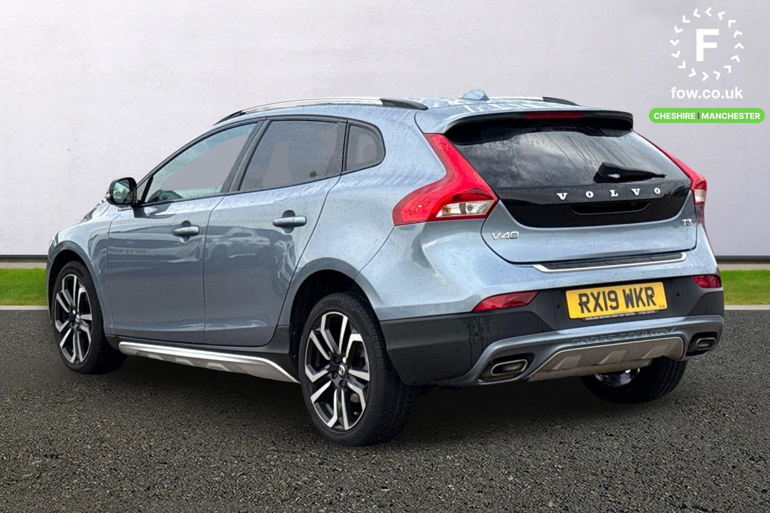 Used Volvo V40 2019 for sale - 76416798: Photo 2