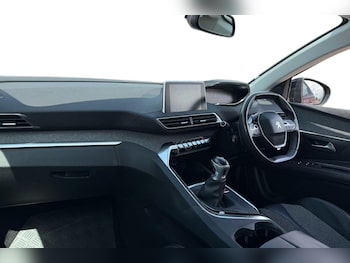 Used Peugeot 3008 2018 for sale - 76164760: Photo 4