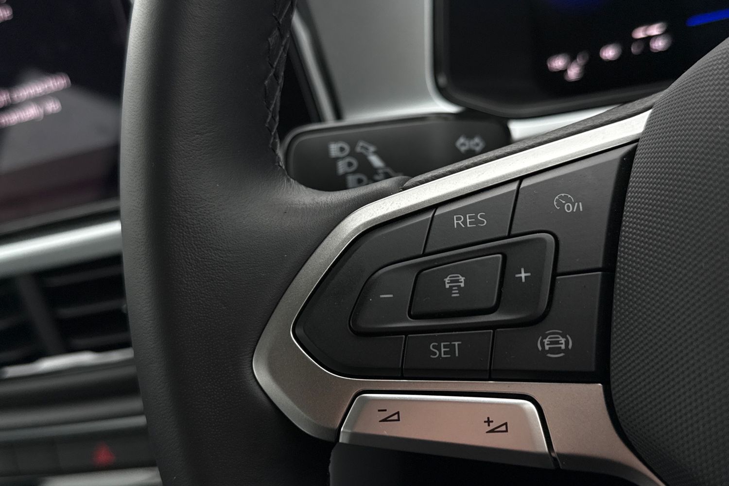 Used Volkswagen T-Roc 2023 for sale - 77432232: Photo 11