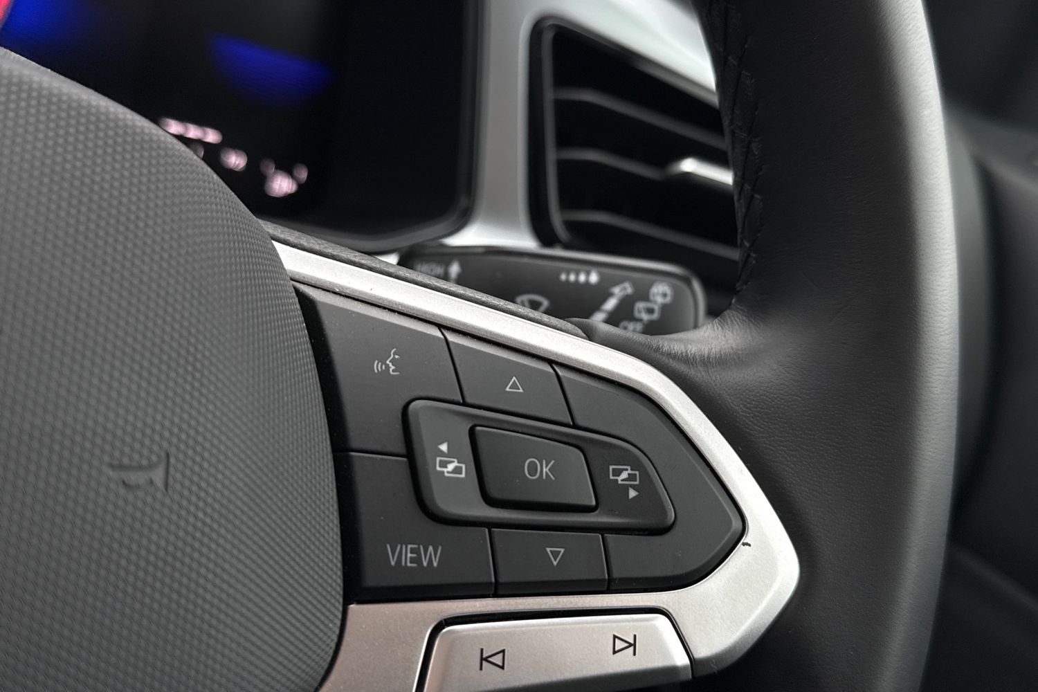 Used Volkswagen T-Roc 2023 for sale - 77432232: Photo 12