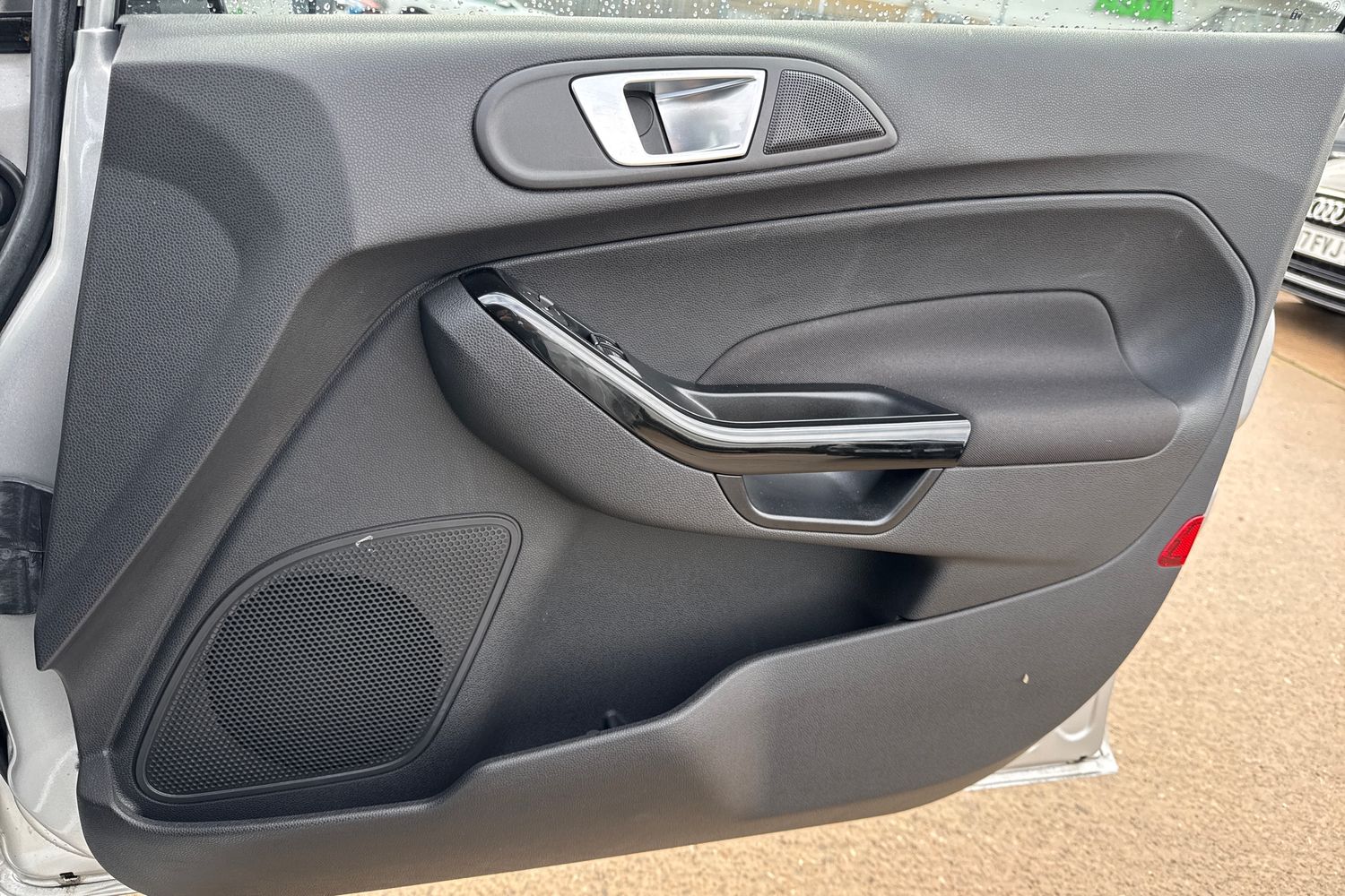 Used Ford Fiesta 2017 for sale - 76320352: Photo 12