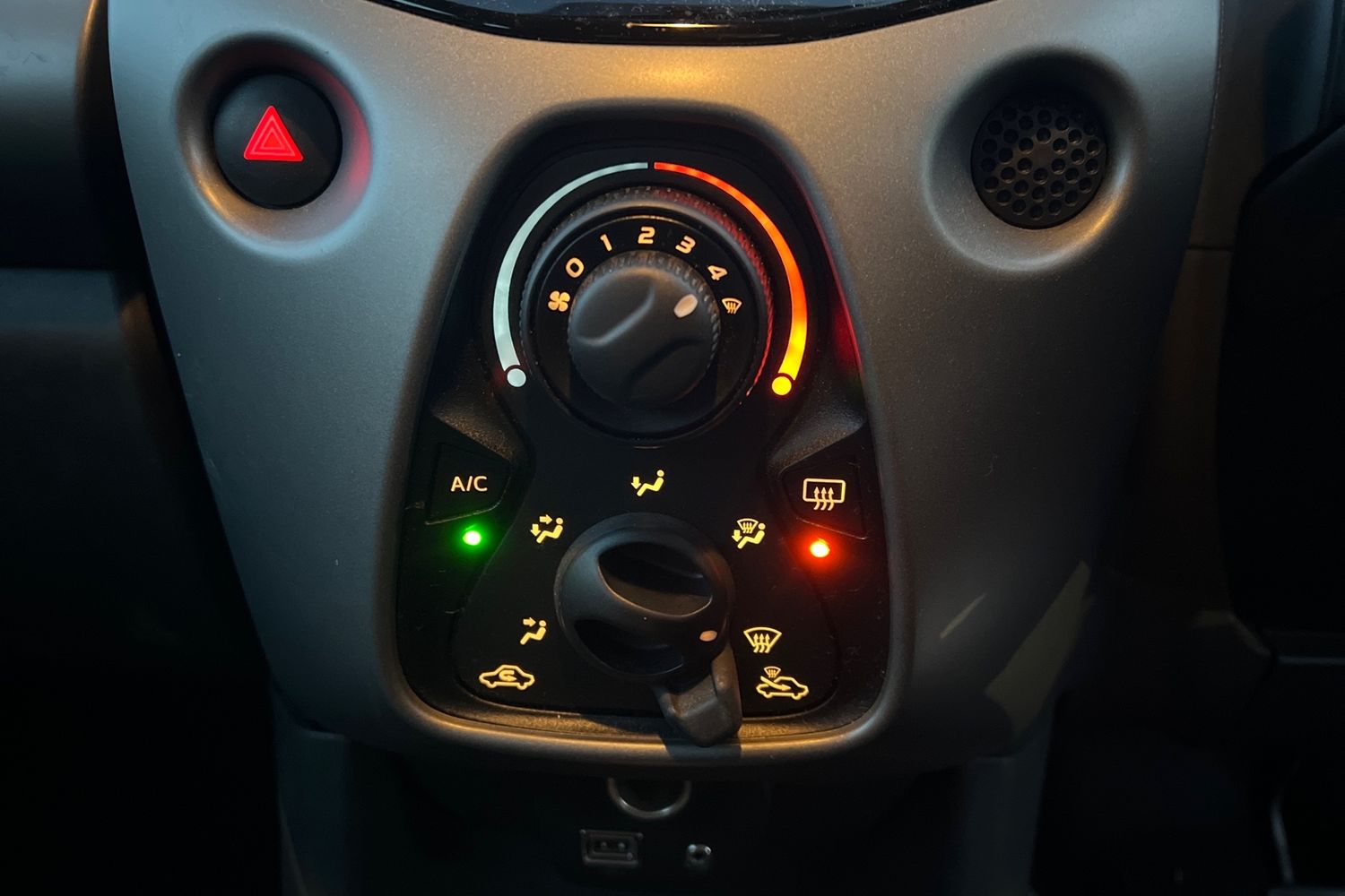 Used Toyota AYGO 2018 for sale - 76890301: Photo 10