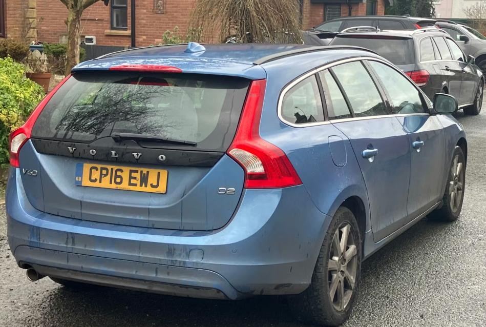 Used Volvo V60 2016 for sale - 77879083: Photo 2