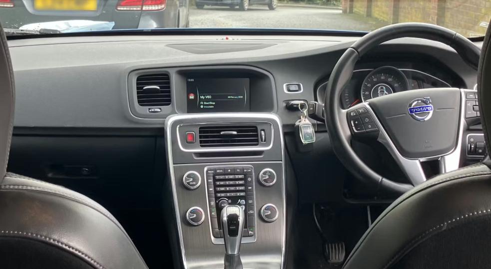 Used Volvo V60 2016 for sale - 77879083: Photo 3